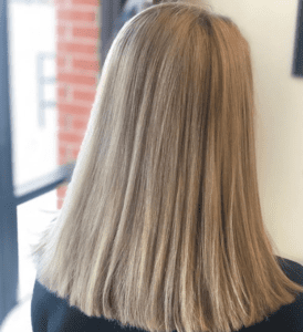 Woman with blond straight hair